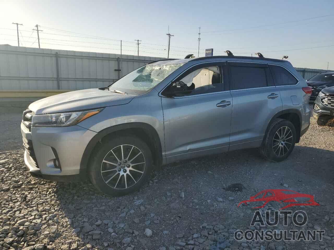 TOYOTA HIGHLANDER 2018 - 5TDJZRFHXJS558741