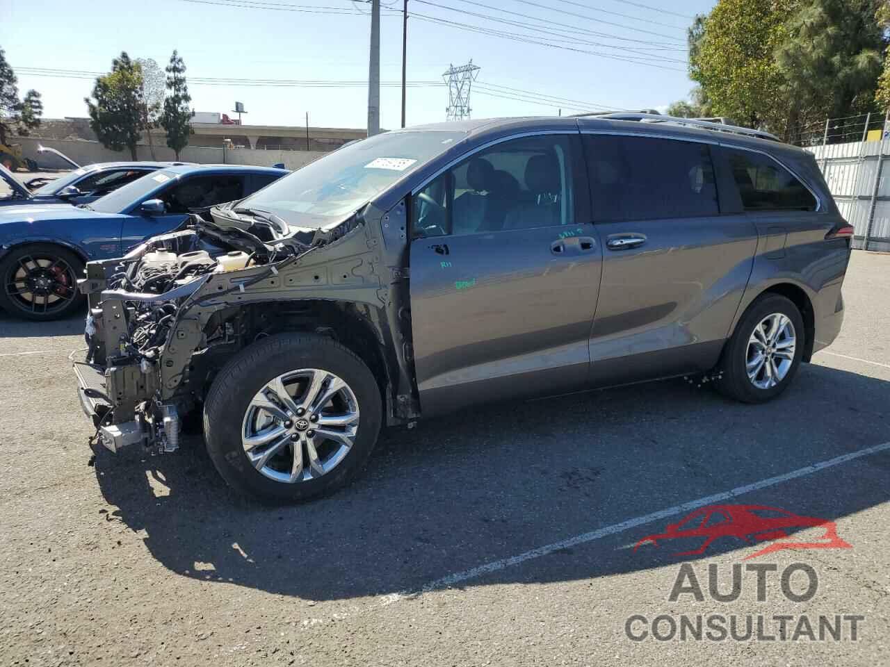 TOYOTA SIENNA 2024 - 5TDESKFC8RS136402