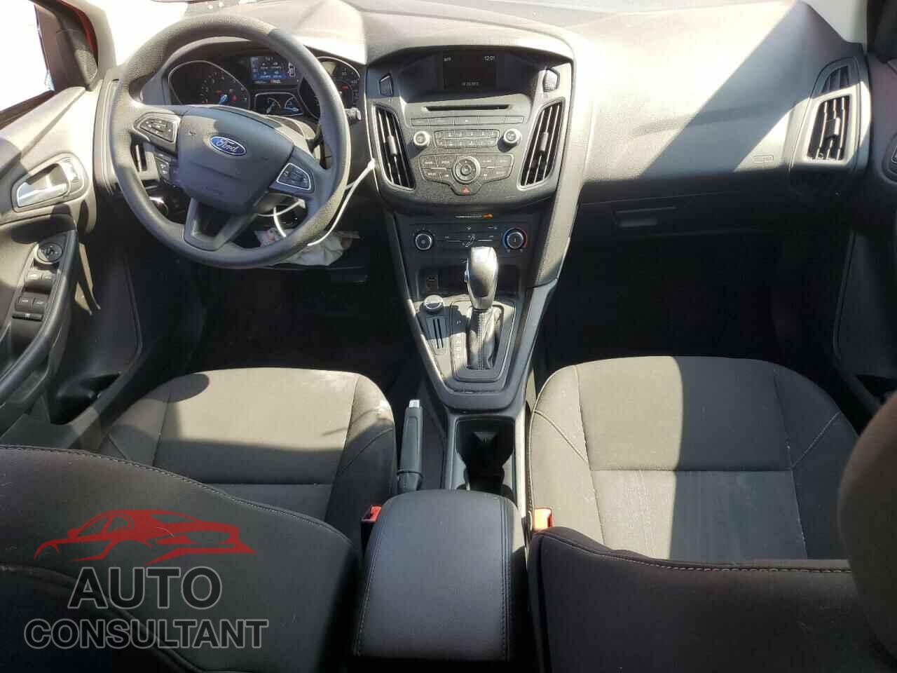 FORD FOCUS 2015 - 1FADP3K21FL366124