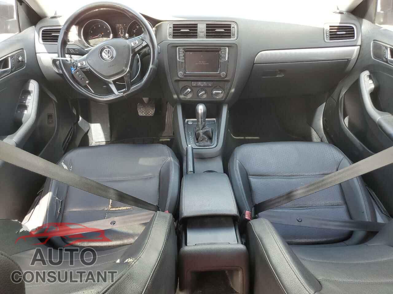 VOLKSWAGEN JETTA 2017 - 3VWDB7AJ5HM318679