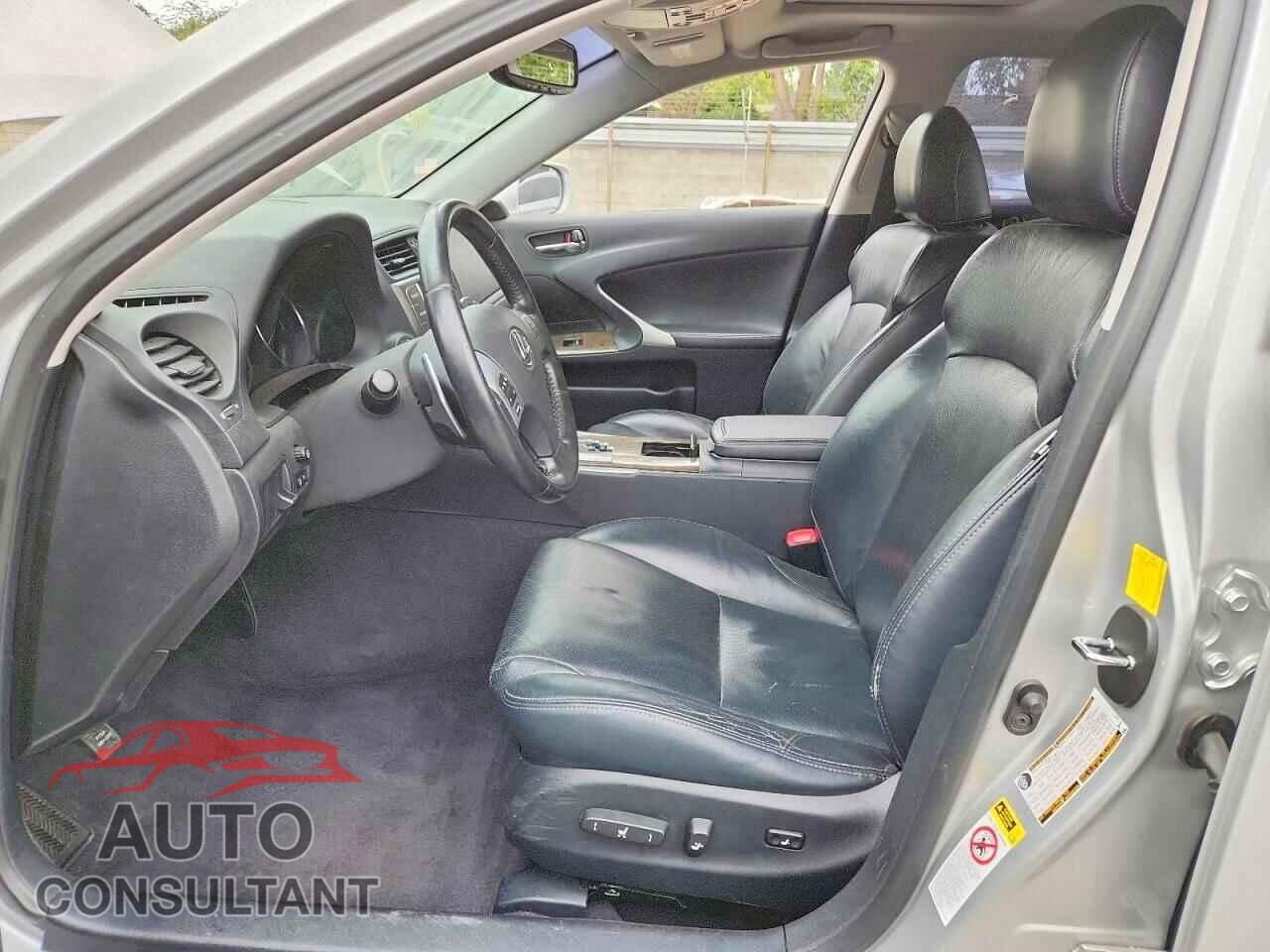 LEXUS IS 2011 - JTHBF5C23B5129257