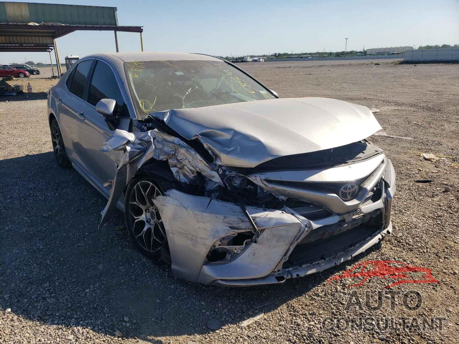 TOYOTA CAMRY 2018 - 4T1B11HK6JU157278