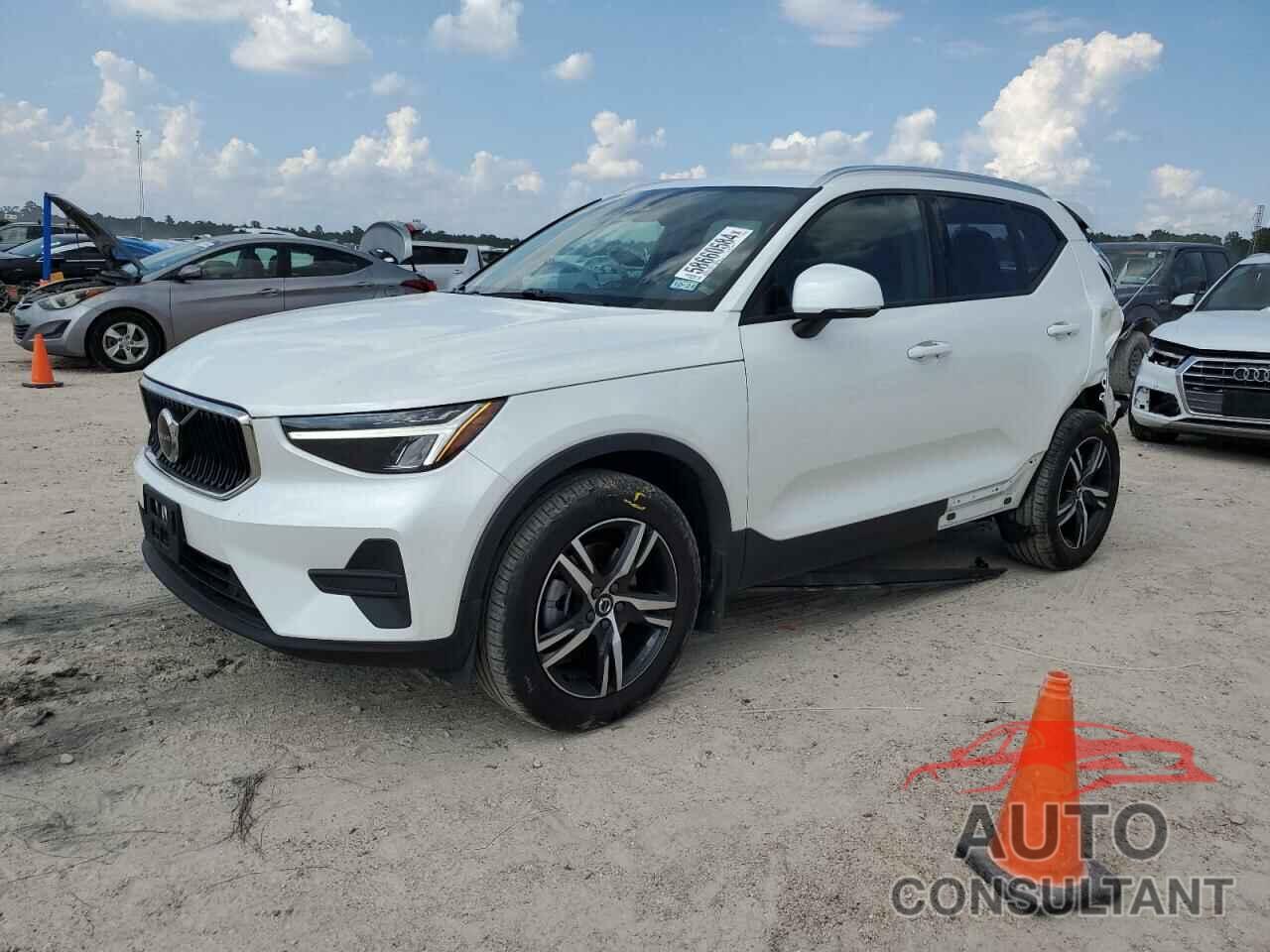 VOLVO XC40 CORE 2023 - YV4K92HK7P2941862