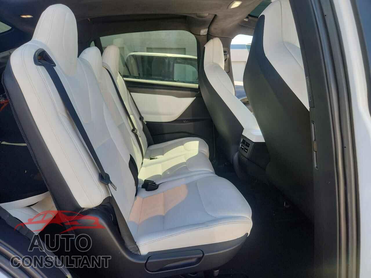 TESLA MODEL X 2018 - 5YJXCAE20JF124276