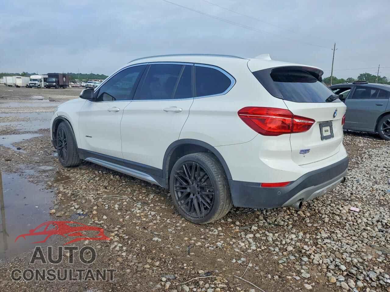 BMW X1 2017 - WBXHT3C32H5F83385
