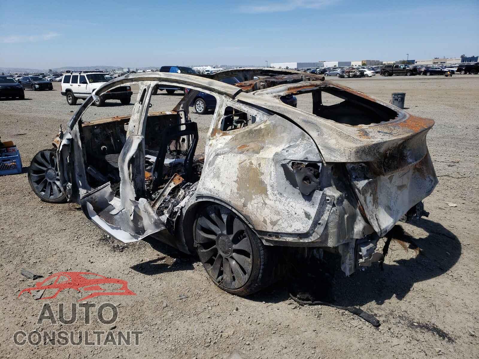 TESLA MODEL Y 2020 - 5YJYGDEF7LF034395