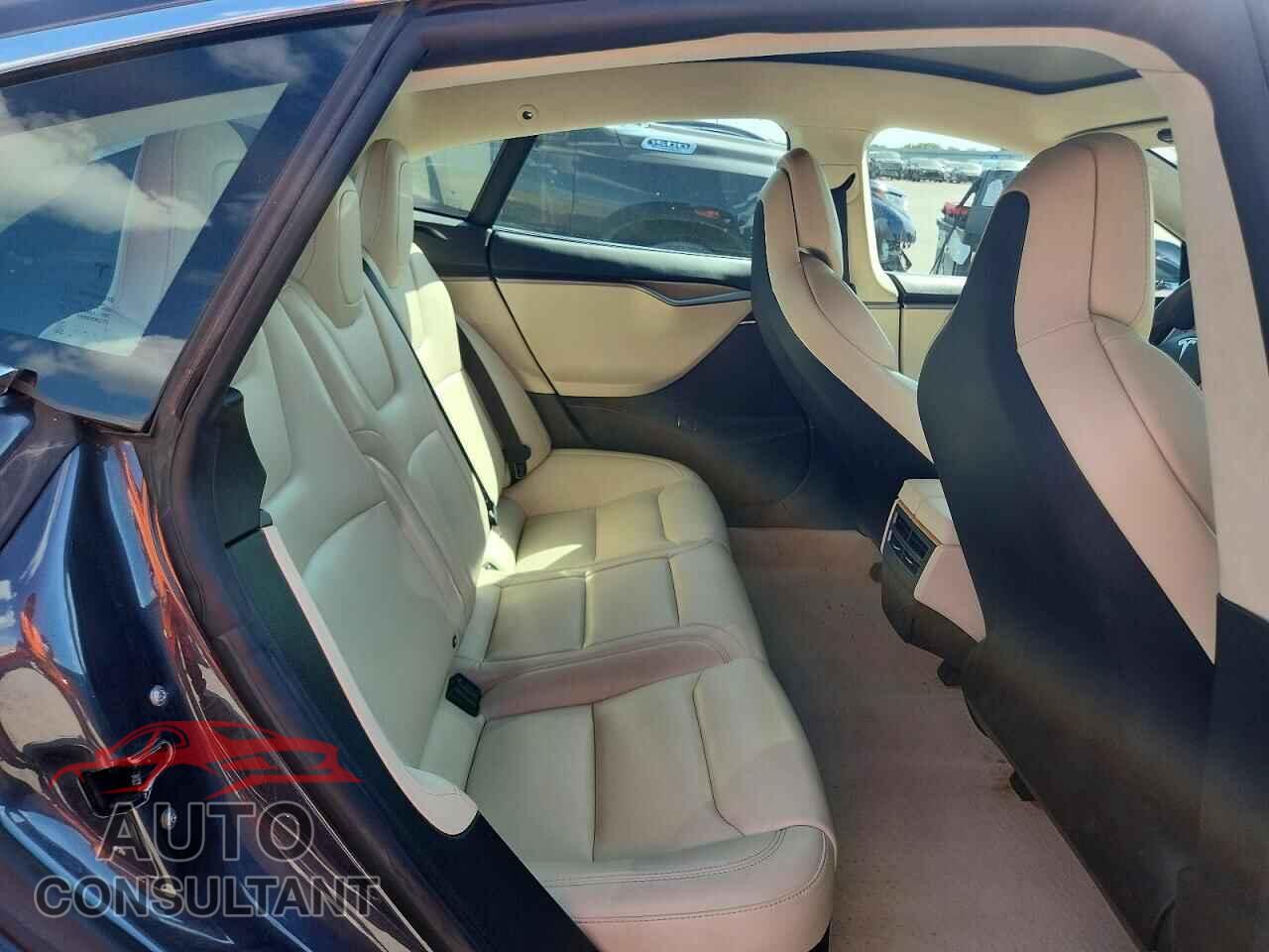 TESLA MODEL S 2018 - 5YJSA1E28JF300202