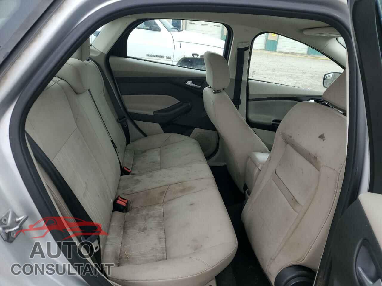 FORD FOCUS 2015 - 1FADP3F29FL370335