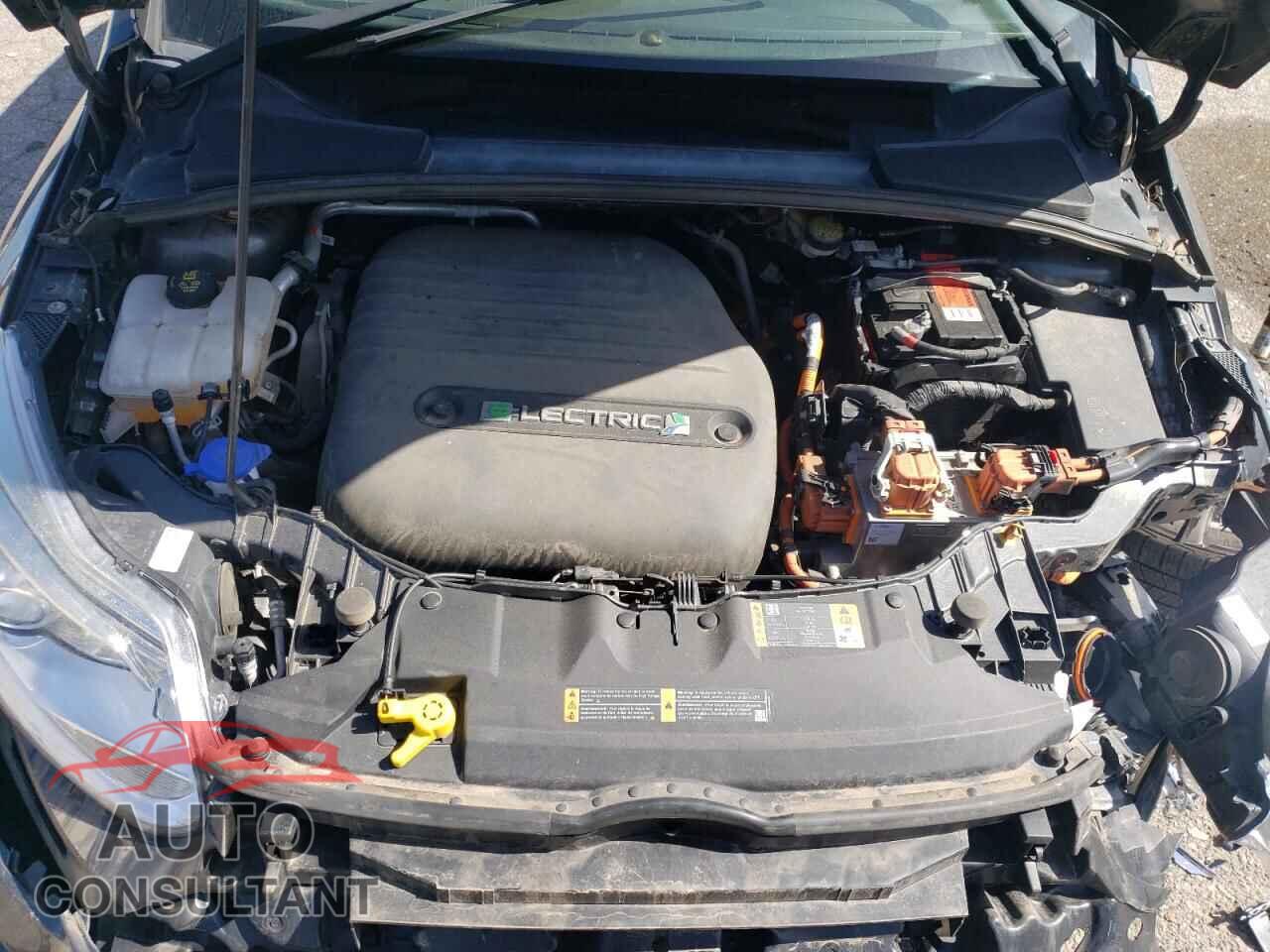 FORD FOCUS 2017 - 1FADP3R42HL325348