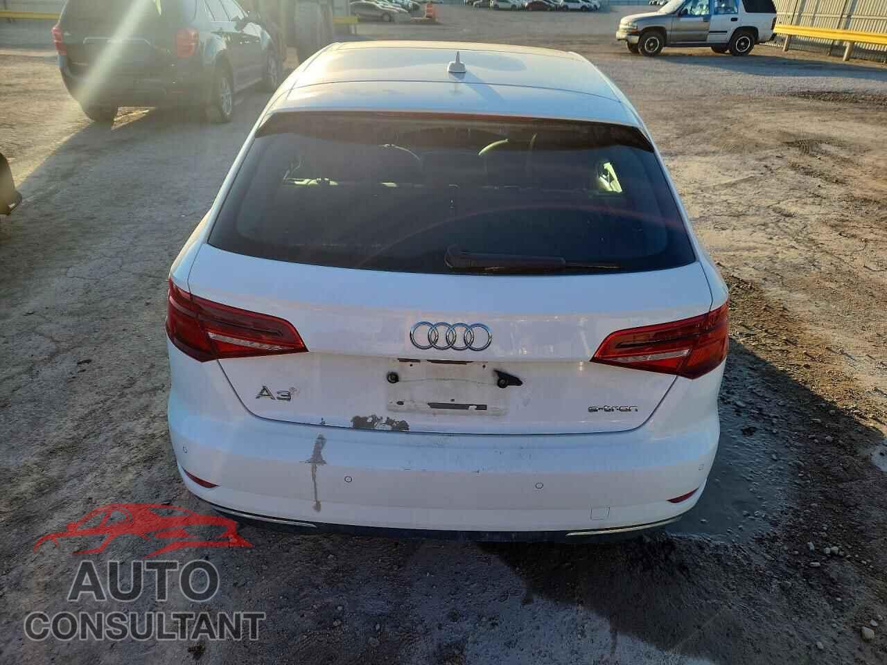 AUDI A3 2018 - WAUTPBFF8JA062268