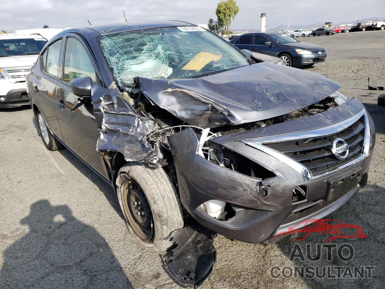 NISSAN VERSA 2018 - 3N1CN7APXJL875841