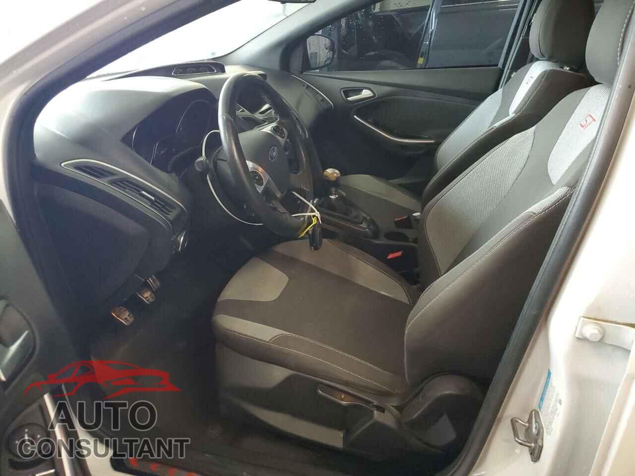 FORD FOCUS 2014 - 1FADP3L96EL340127