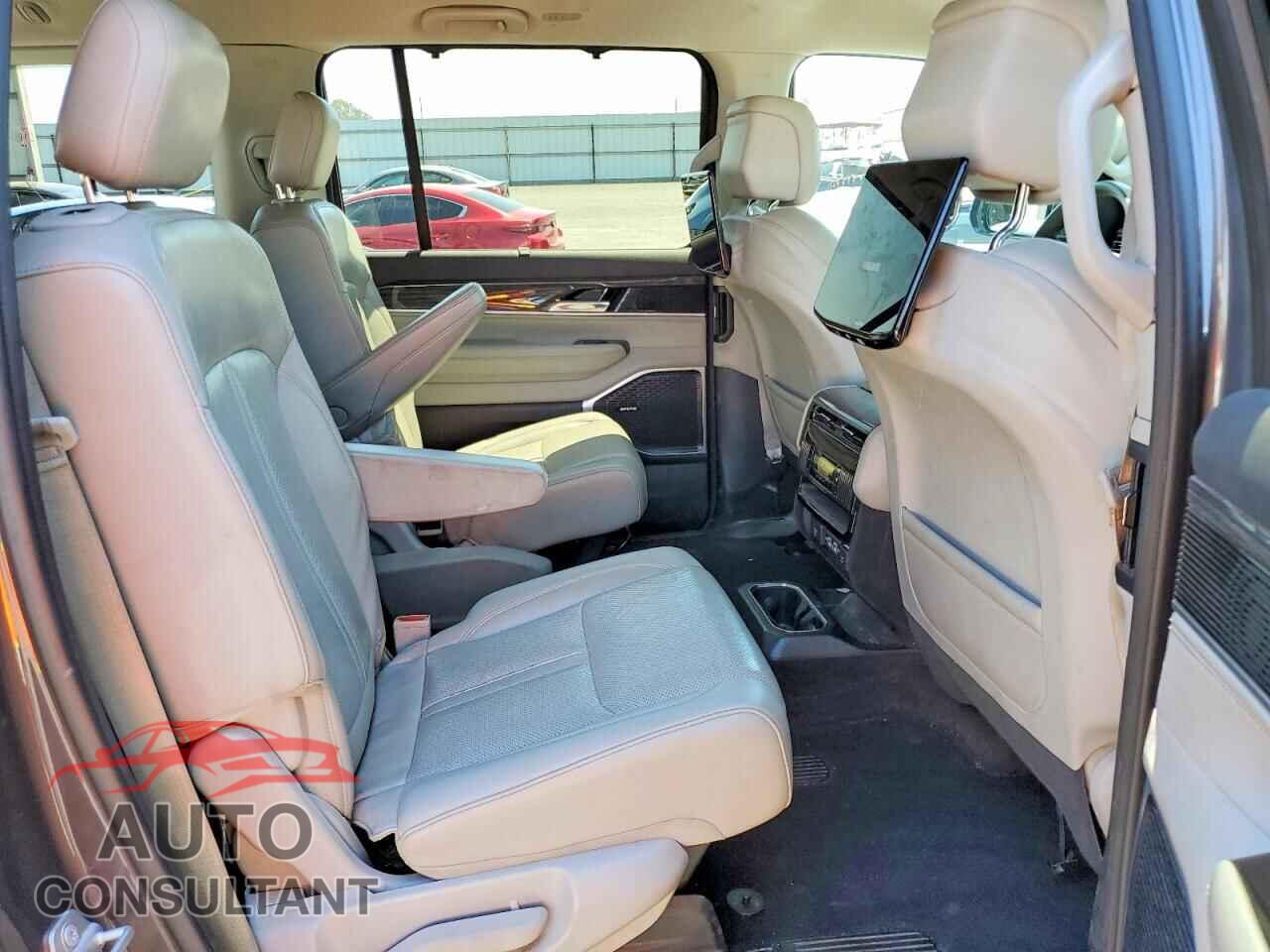JEEP WAGONEER 2022 - 1C4SJVDT1NS106864
