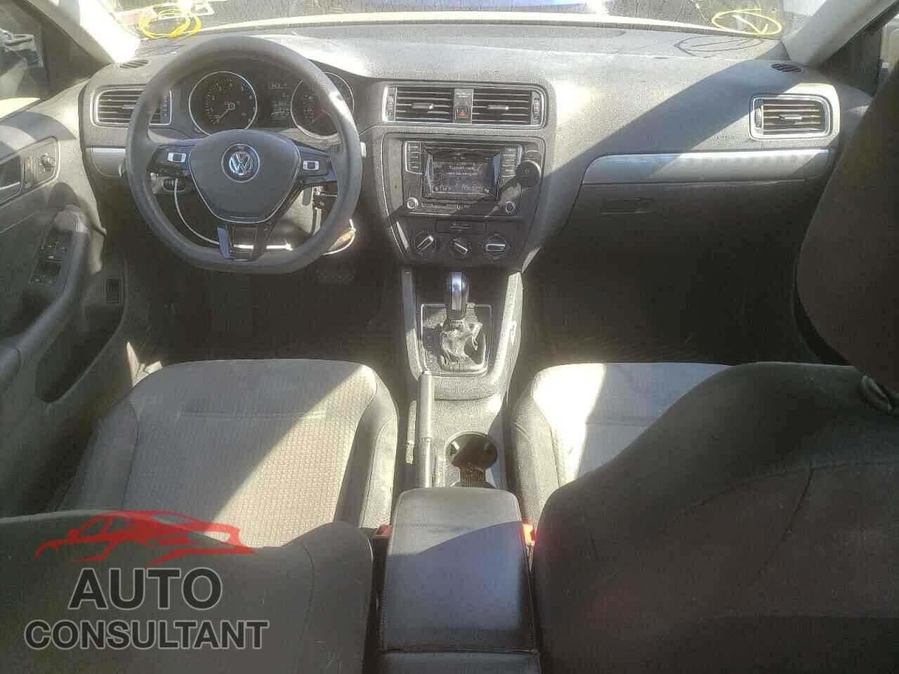 VOLKSWAGEN JETTA 2018 - 3VW2B7AJ3JM229626