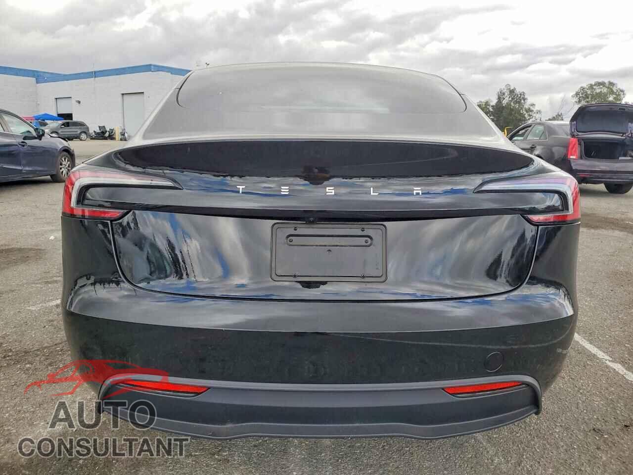 TESLA MODEL 3 2025 - 5YJ3E1EA3SF882582