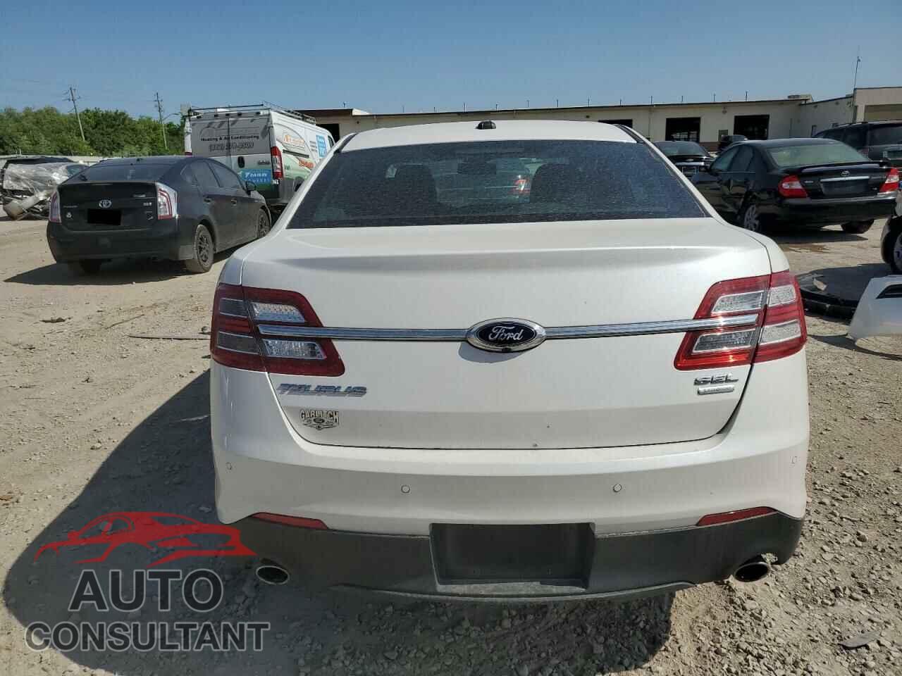 FORD TAURUS 2017 - 1FAHP2E86HG110505