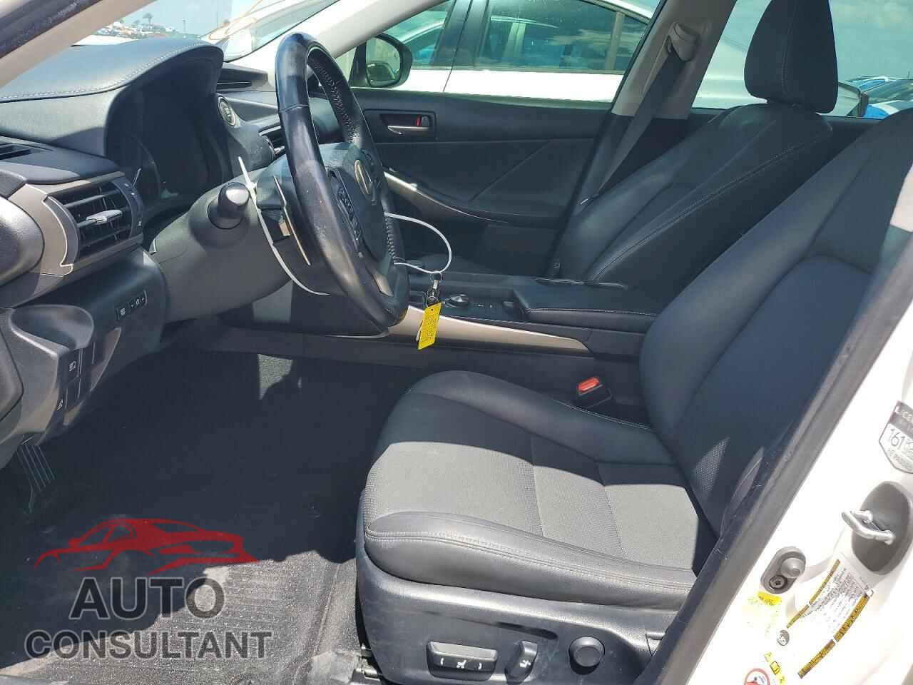 LEXUS IS 2018 - JTHBA1D23J5071879