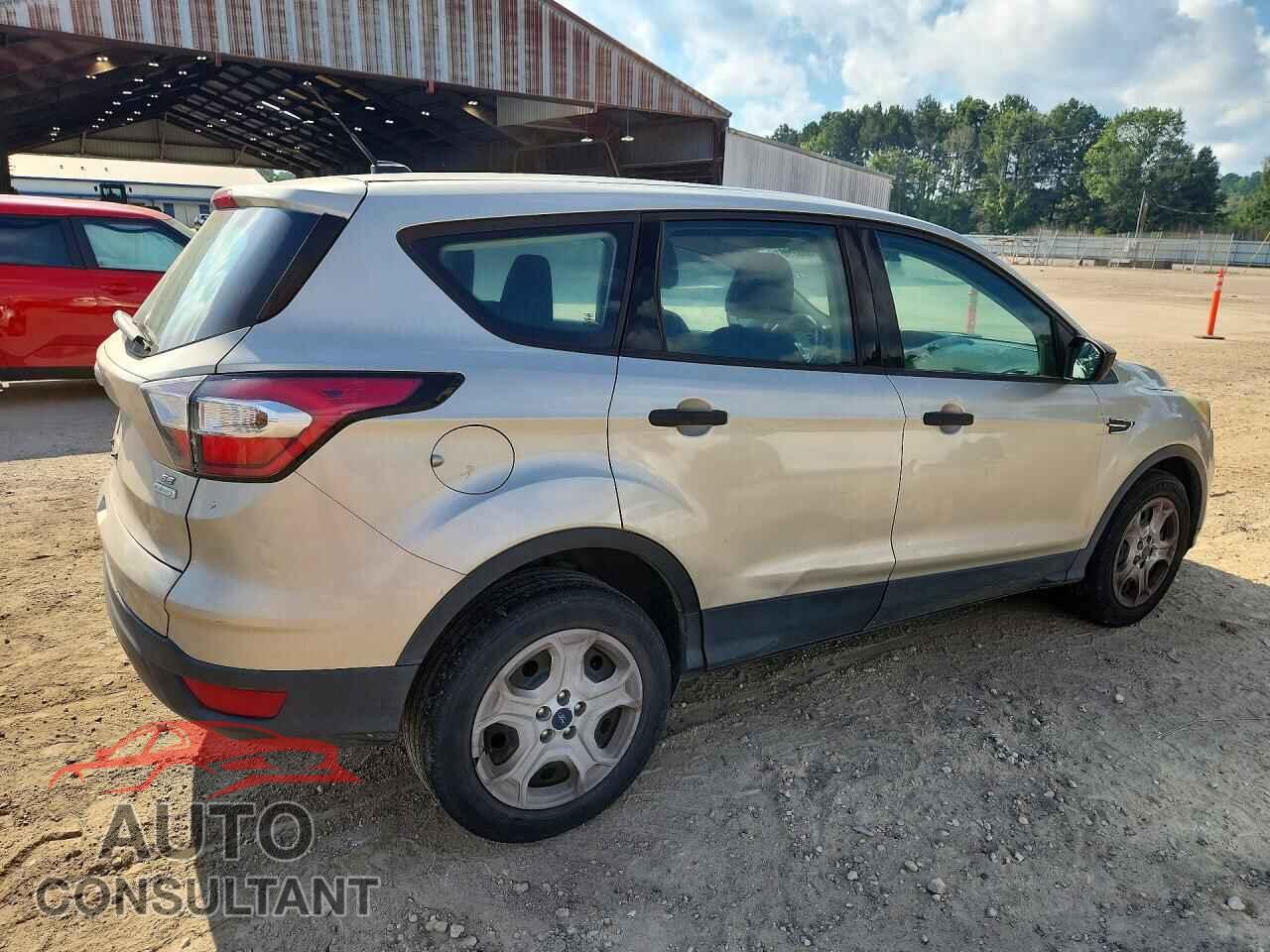 FORD ESCAPE 2017 - 1FMCU0F71HUC31429