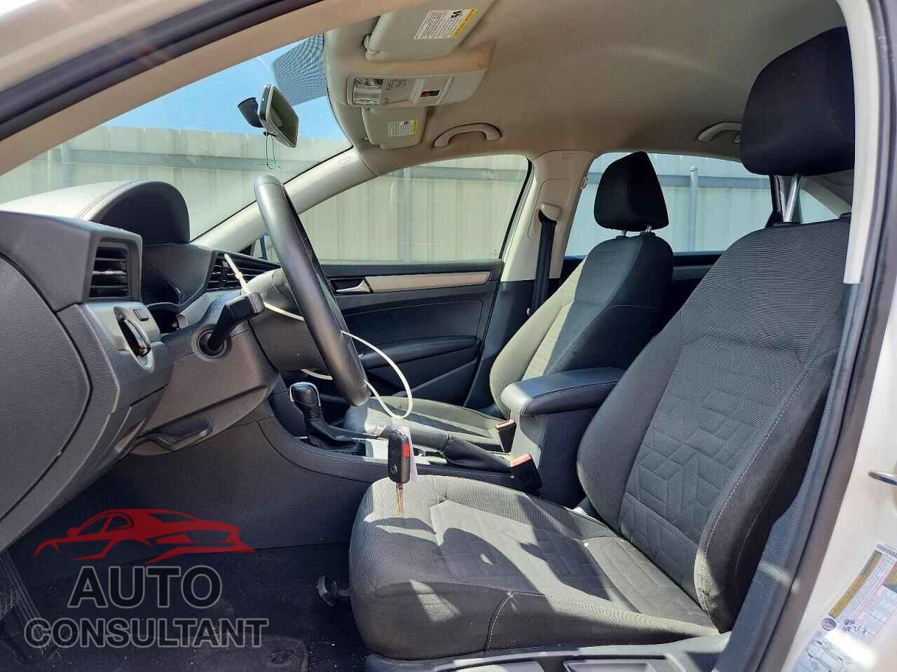 VOLKSWAGEN PASSAT 2021 - 1VWAA7A34MC010048