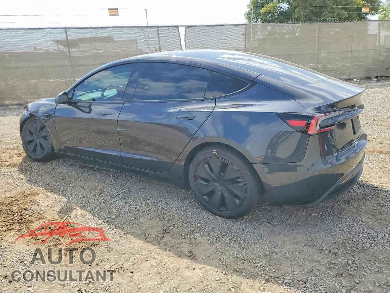 TESLA MODEL 3 2024 - 5YJ3E1EA4RF824247