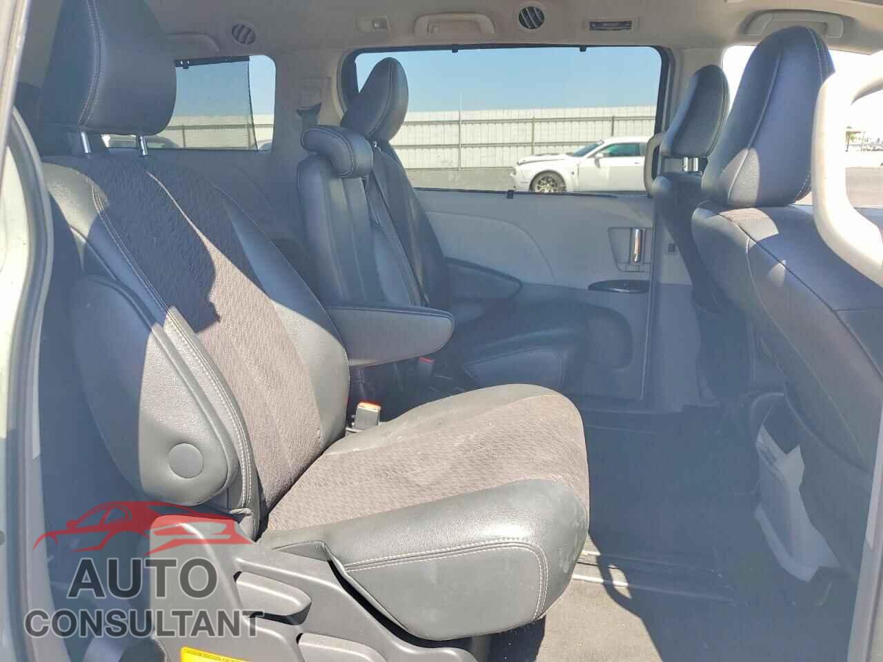 TOYOTA SIENNA 2011 - 5TDXK3DC8BS067850