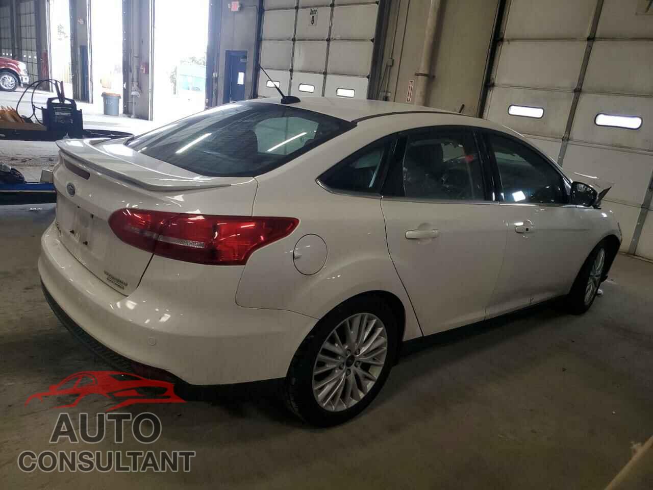 FORD FOCUS 2015 - 1FADP3J28FL385528