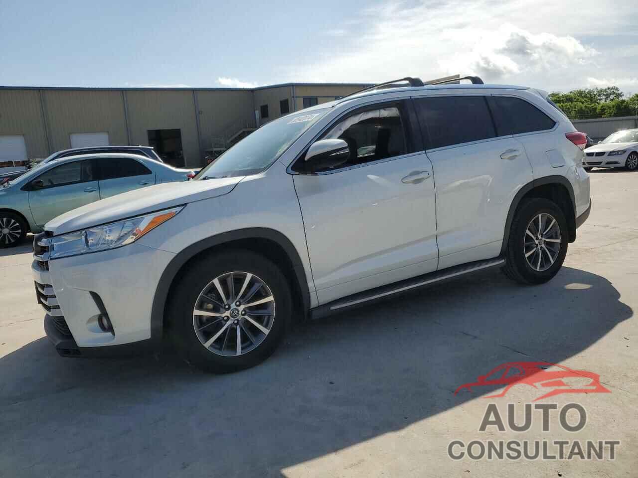 TOYOTA HIGHLANDER 2018 - 5TDKZRFH1JS279635