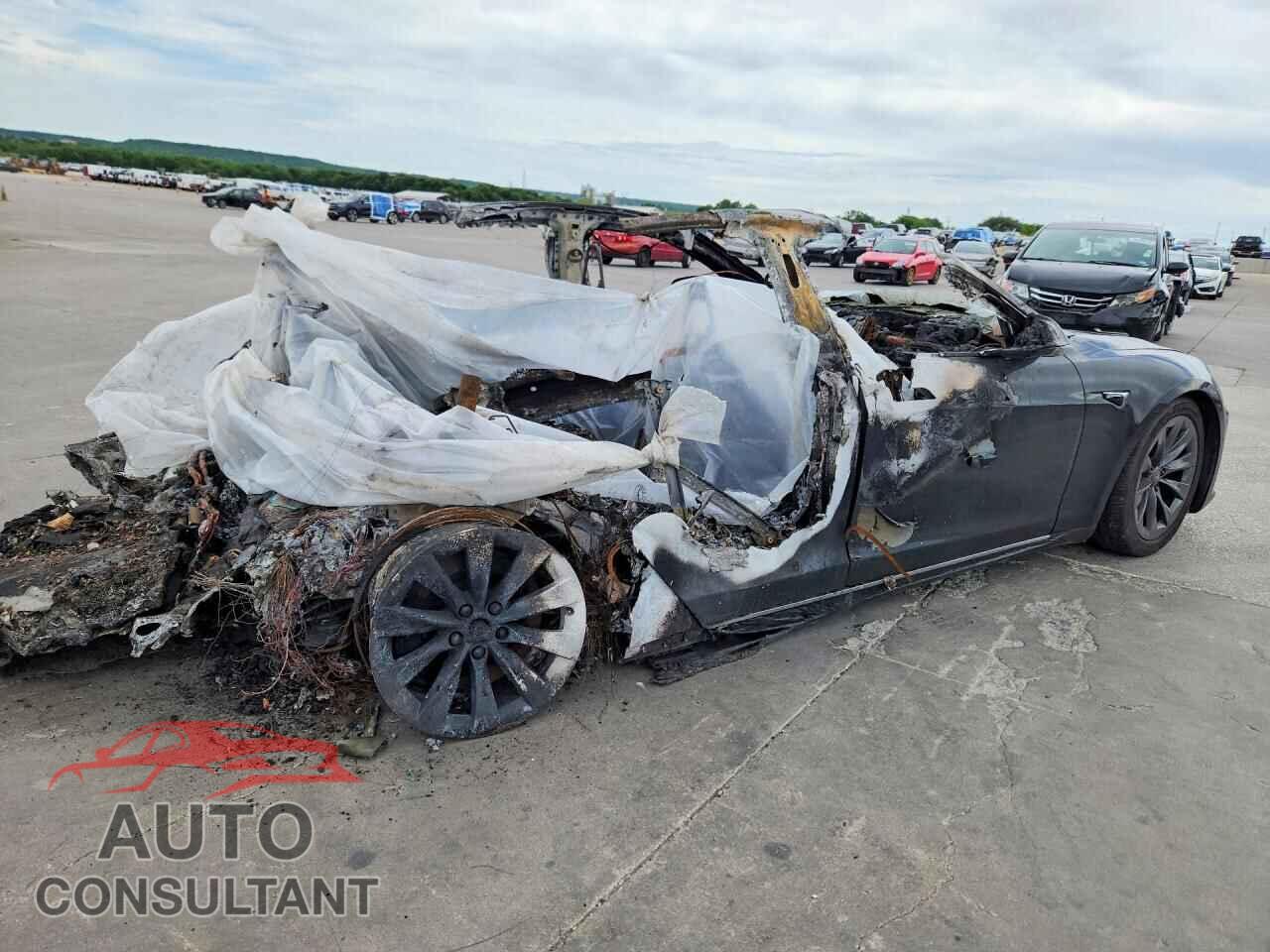 TESLA MODEL S 2018 - 5YJSA1E25JF265313