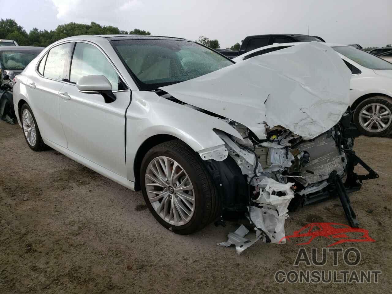 TOYOTA CAMRY 2018 - 4T1B11HK4JU006682