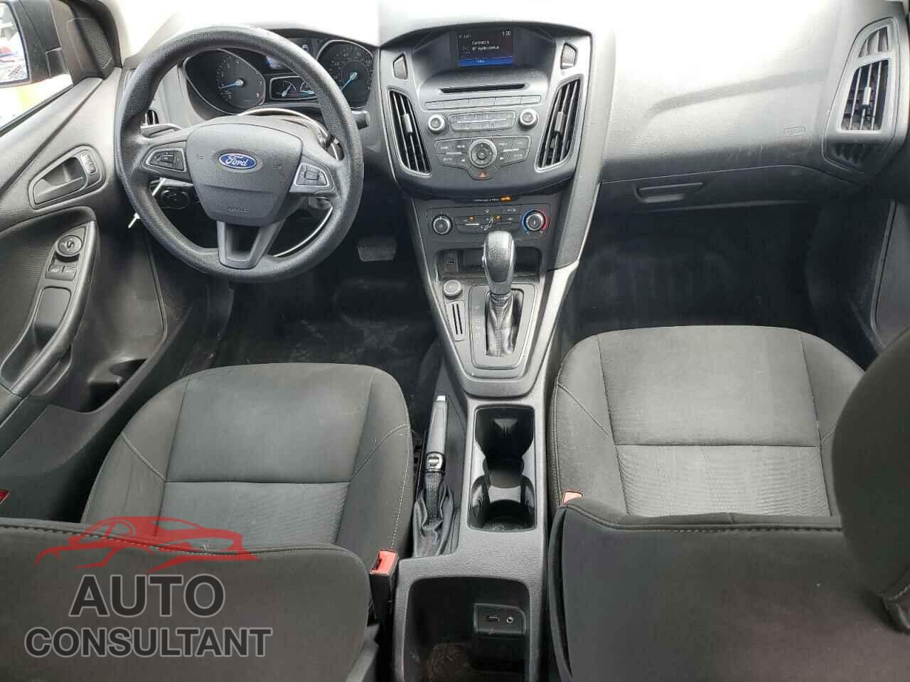 FORD FOCUS 2015 - 1FADP3E24FL218125