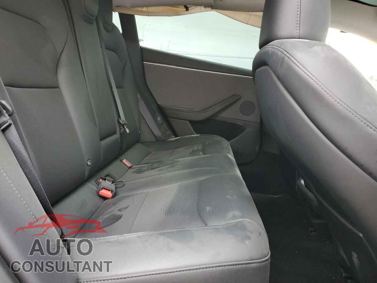 TESLA MODEL 3 2024 - 5YJ3E1EA8RF828432