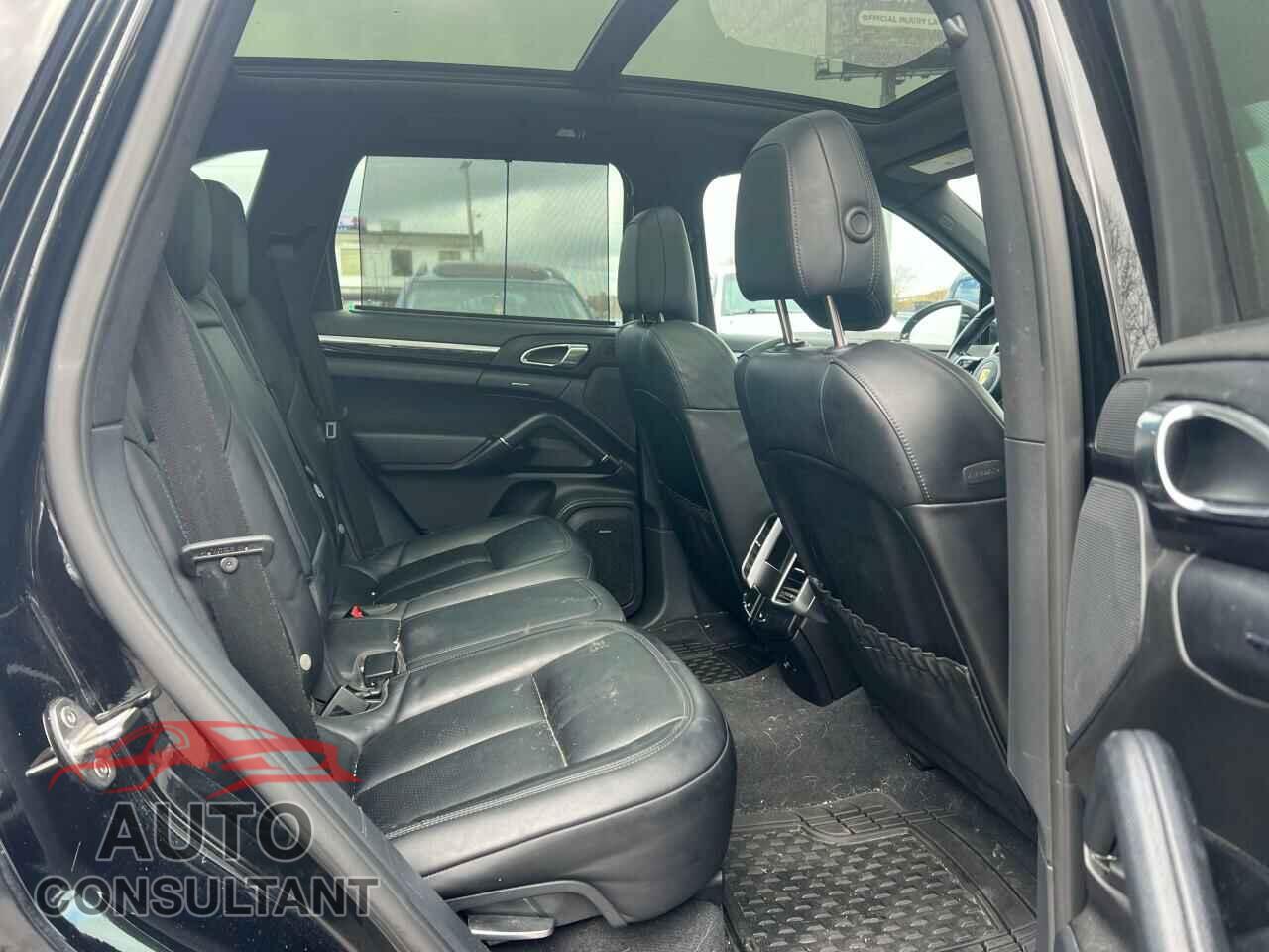 PORSCHE CAYENNE 2016 - WP1AA2A26GKA13040