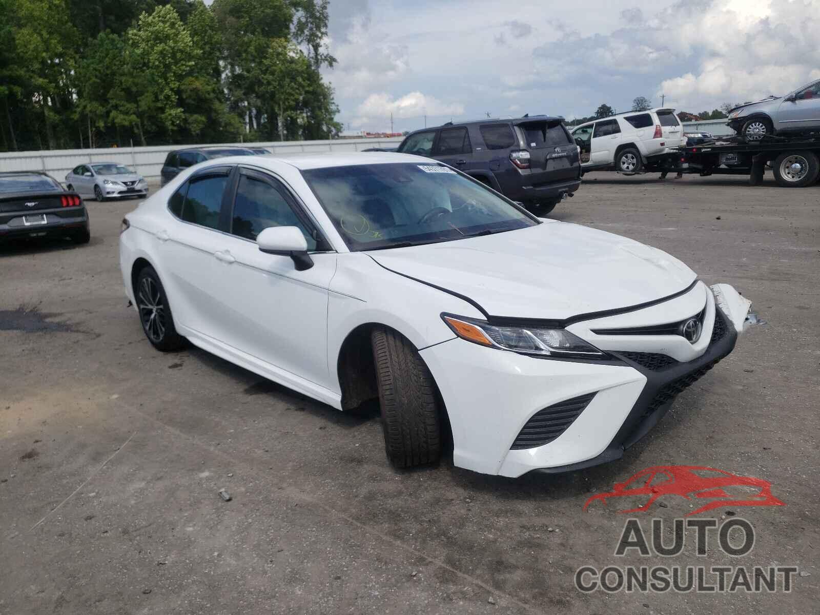 TOYOTA CAMRY 2018 - 4T1B11HK5JU579736
