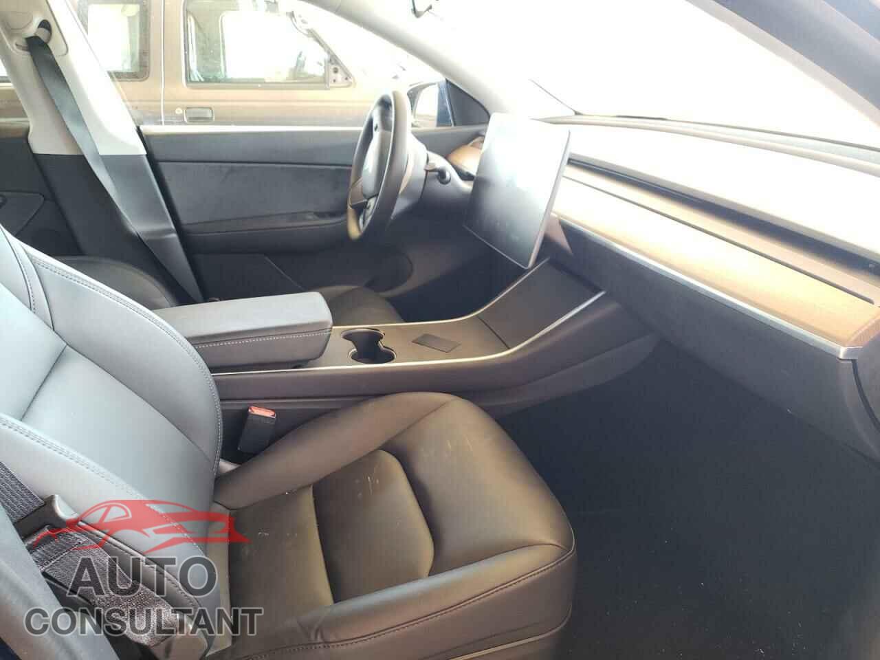 TESLA MODEL Y 2020 - 5YJYGDEE2LF011985