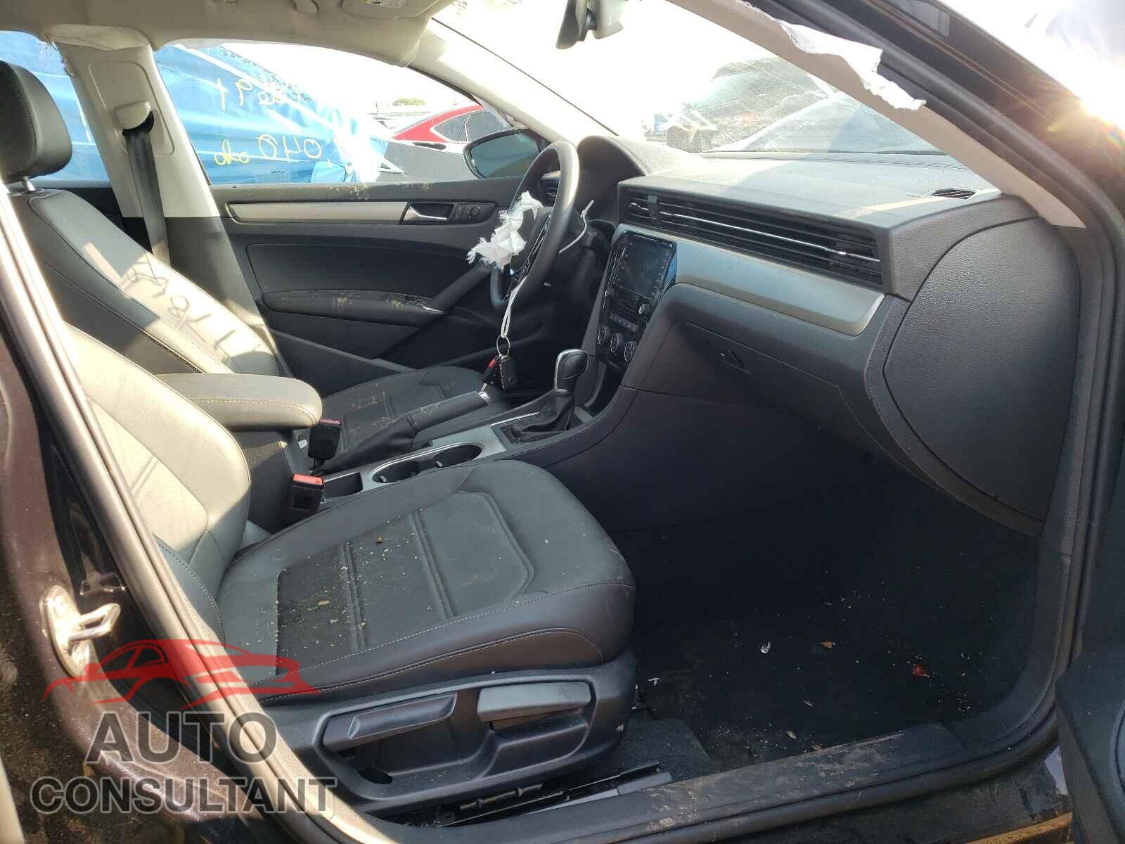 VOLKSWAGEN PASSAT 2021 - 1VWSA7A30MC002341