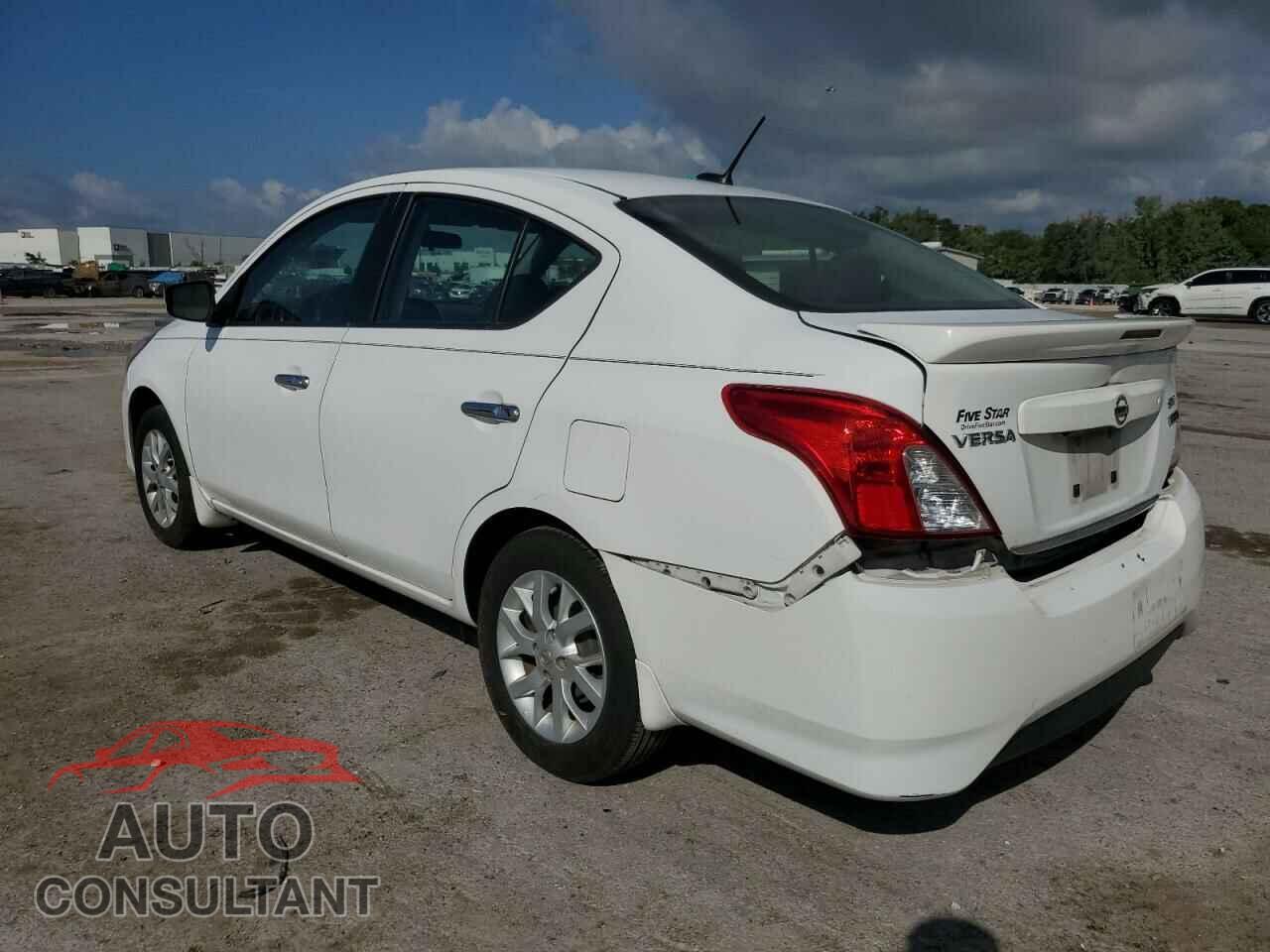 NISSAN VERSA 2017 - 3N1CN7AP4HL882357