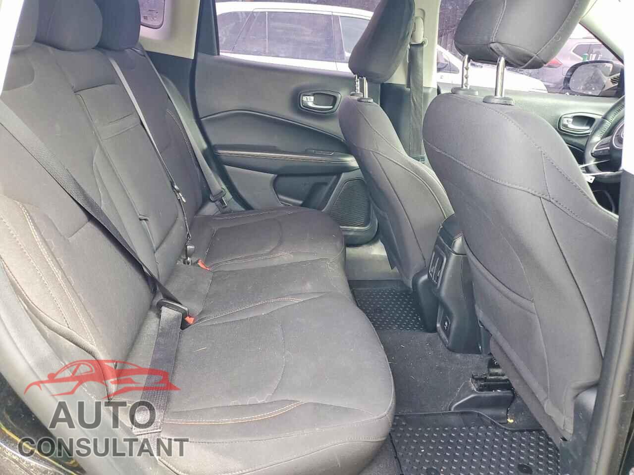 JEEP COMPASS 2018 - 3C4NJDAB9JT337524