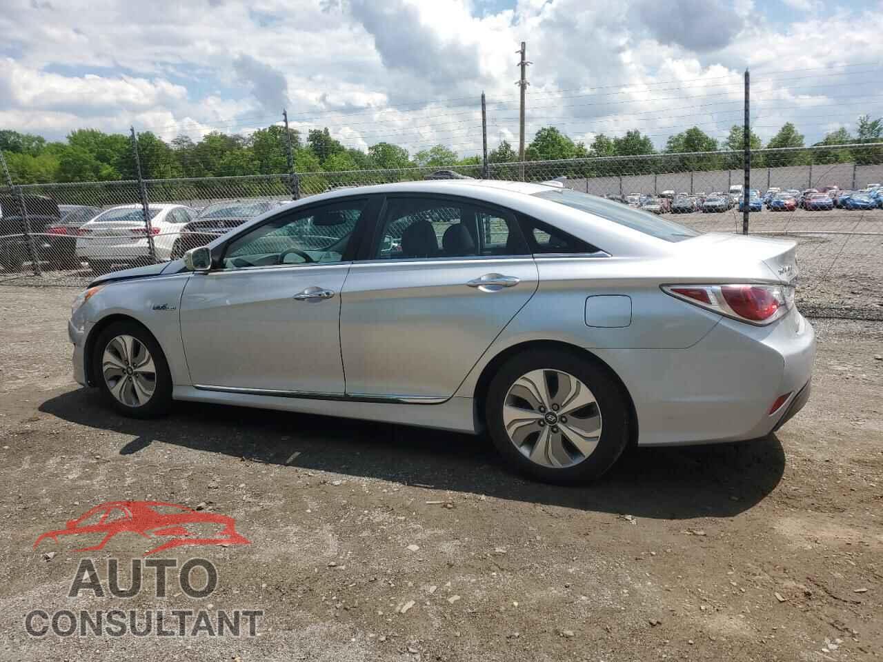 HYUNDAI SONATA 2013 - KMHEC4A47DA098106