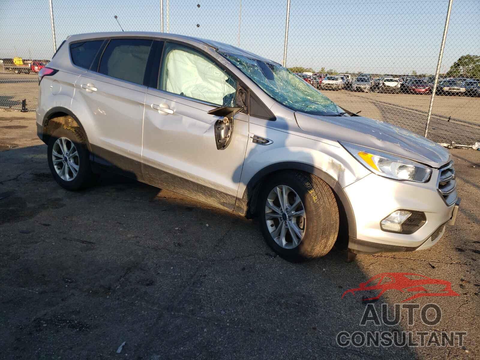 FORD ESCAPE 2017 - 1FMCU0GD0HUD07789