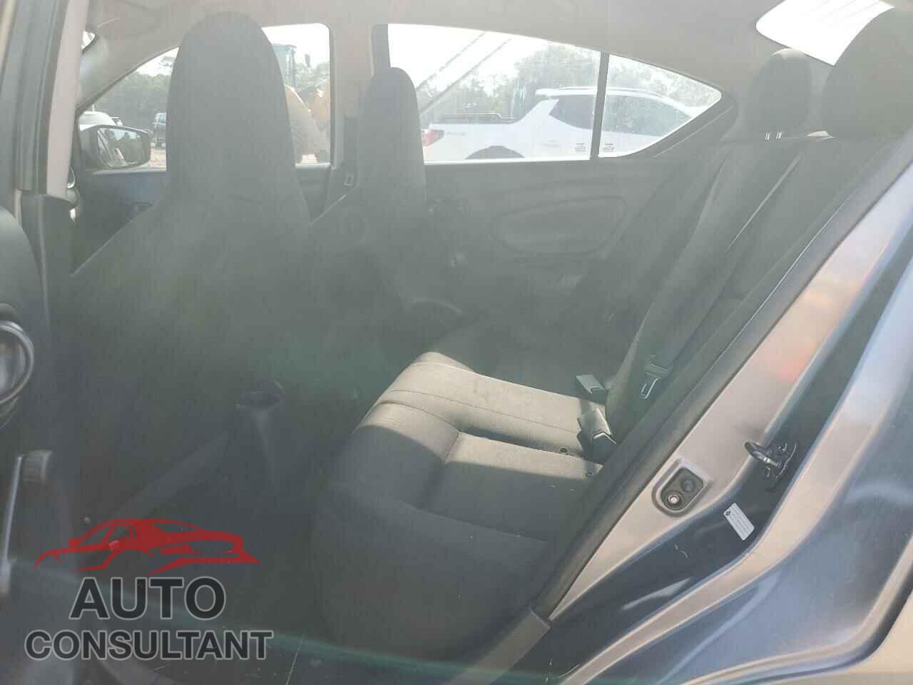 NISSAN VERSA 2017 - 3N1CN7AP3HL858938