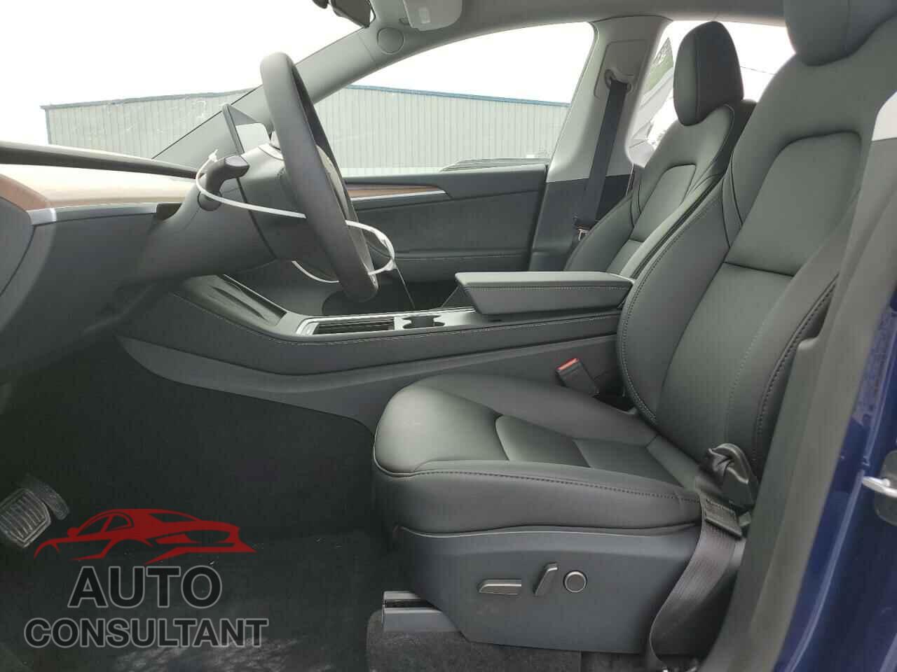 TESLA MODEL Y 2024 - 7SAYGDED2RF049431