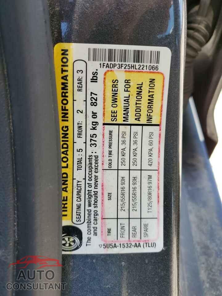 FORD FOCUS 2017 - 1FADP3F25HL221066