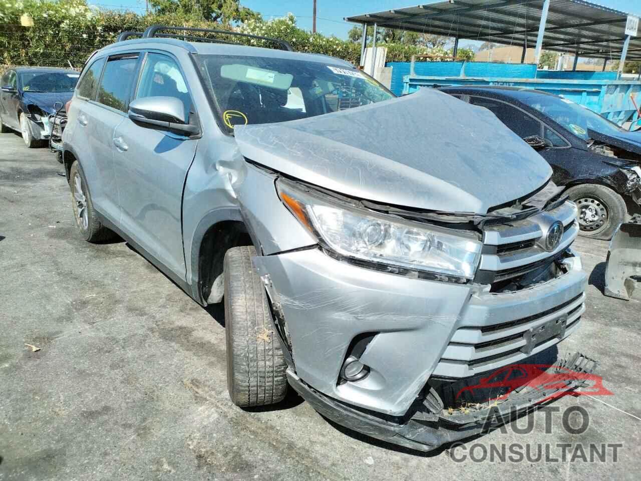TOYOTA HIGHLANDER 2019 - 5TDKZRFH0KS338921