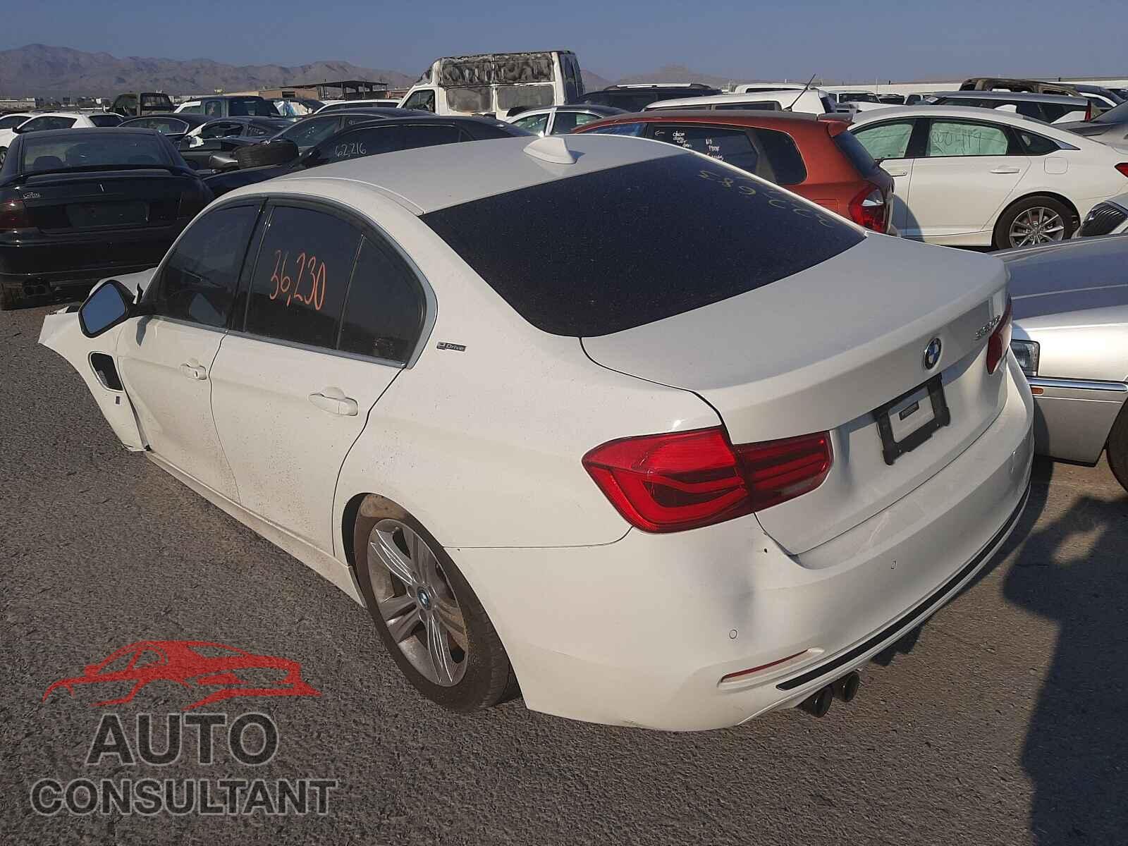 BMW 3 SERIES 2017 - WBA8E1C32HA158519