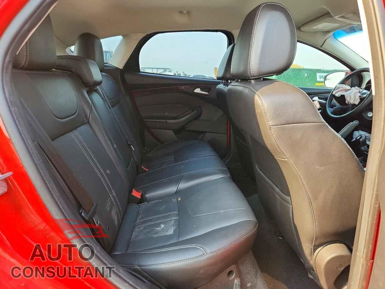 FORD FOCUS 2014 - 1FADP3K2XEL110224