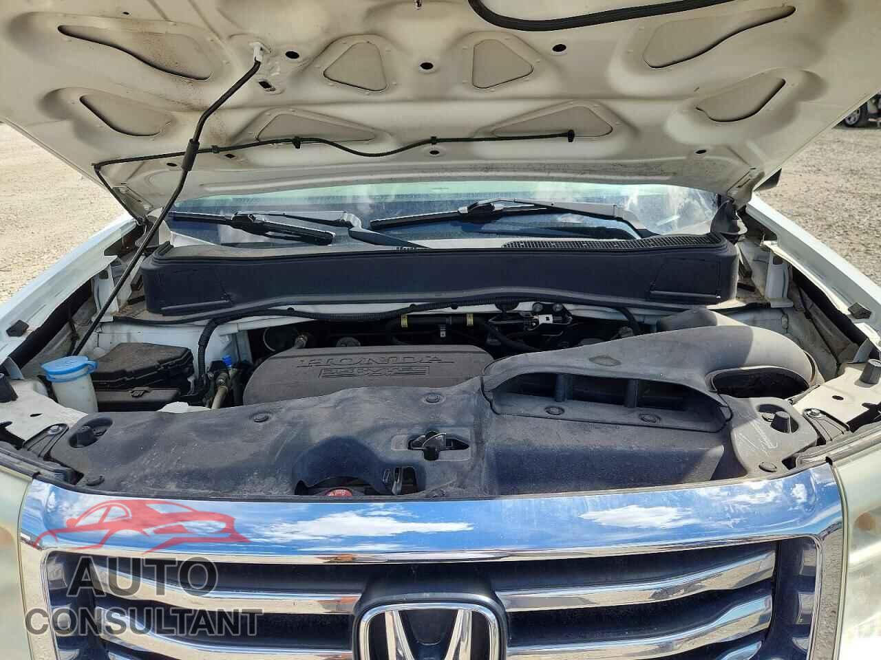 HONDA PILOT 2015 - 5FNYF3H28FB020855