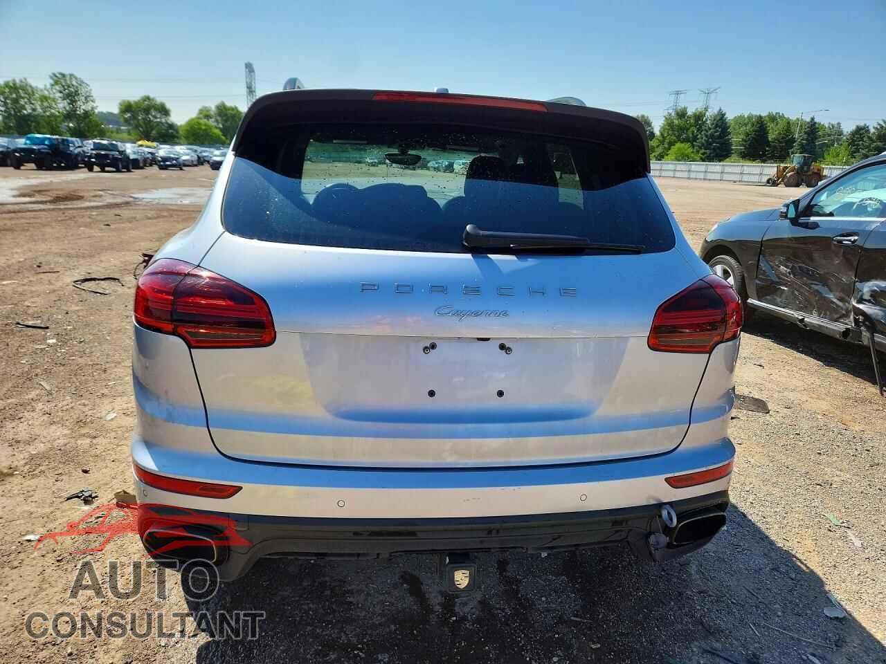 PORSCHE CAYENNE 2016 - WP1AA2A27GLA10898