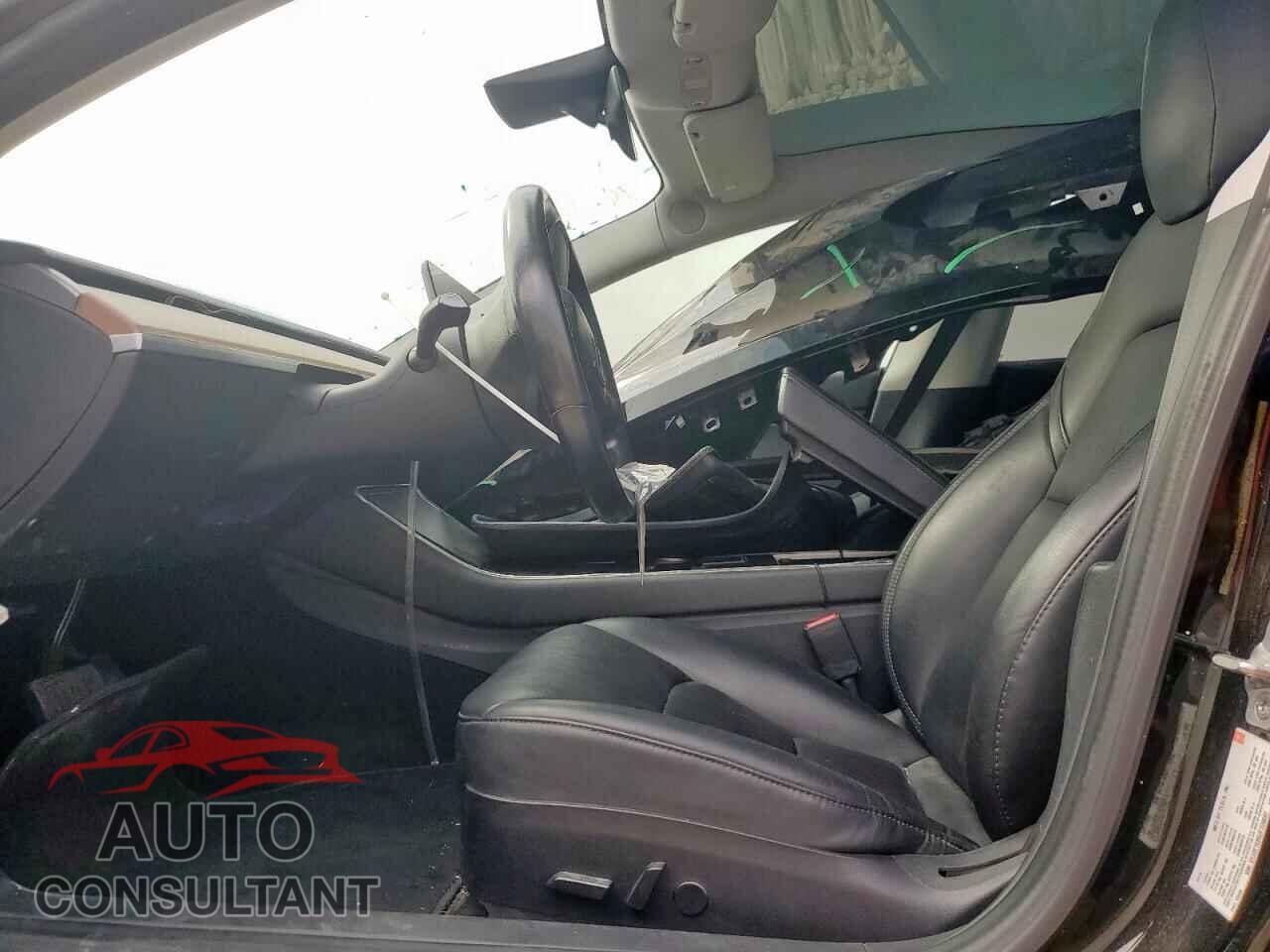 TESLA MODEL 3 2018 - 5YJ3E1EB0JF120897