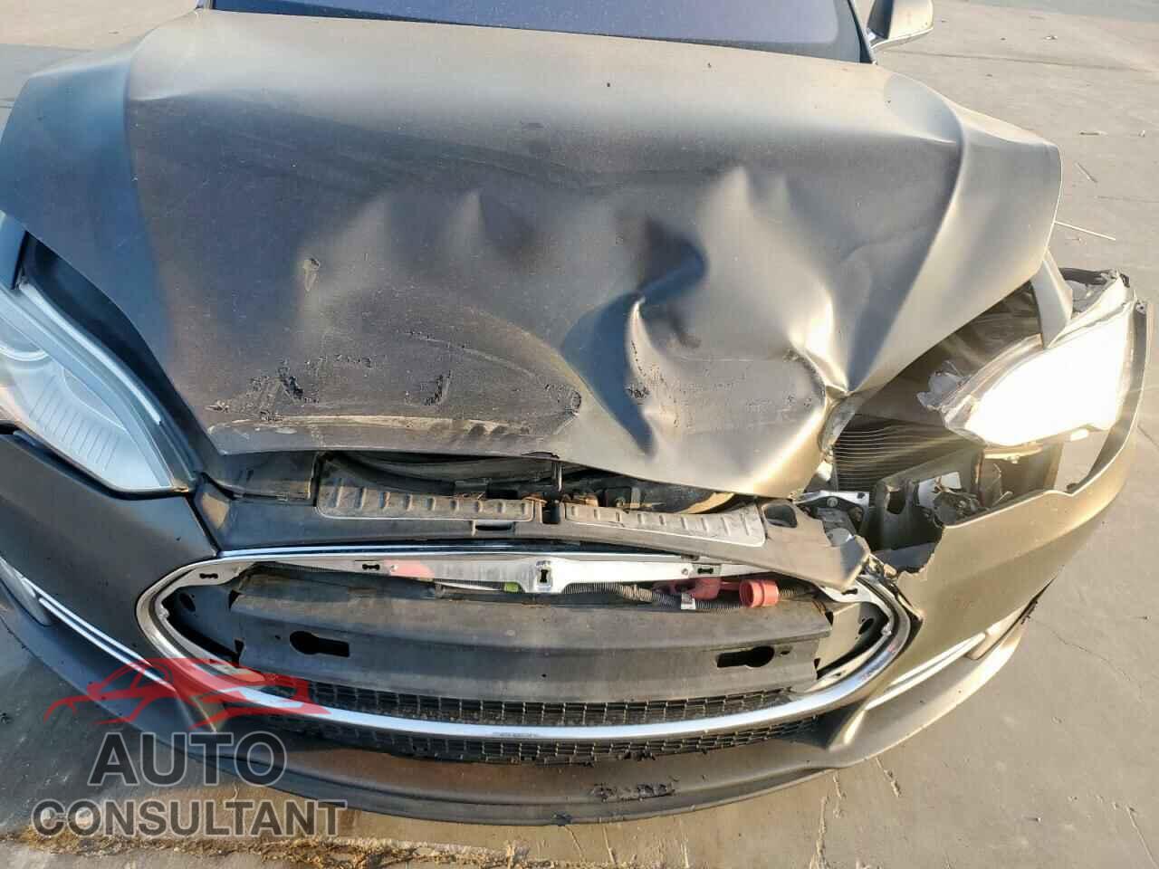 TESLA MODEL S 2013 - 5YJSA1CG0DFP15615