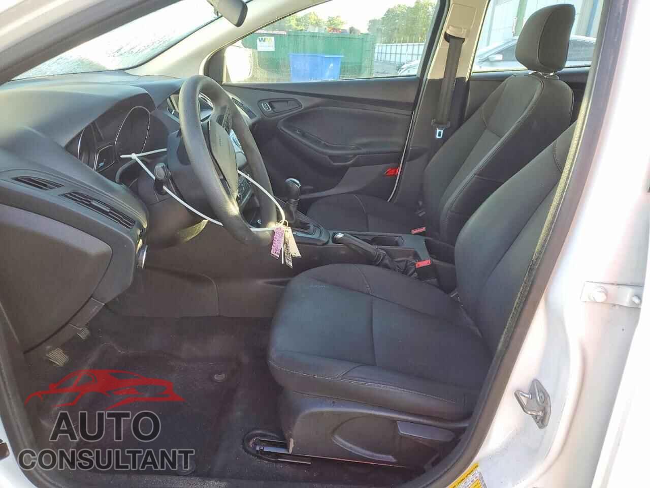 FORD FOCUS 2017 - 1FADP3E28HL269758